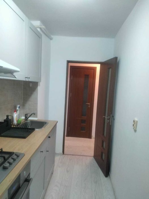 Închiriez garsonieră confort 1 in bloc de apartamente