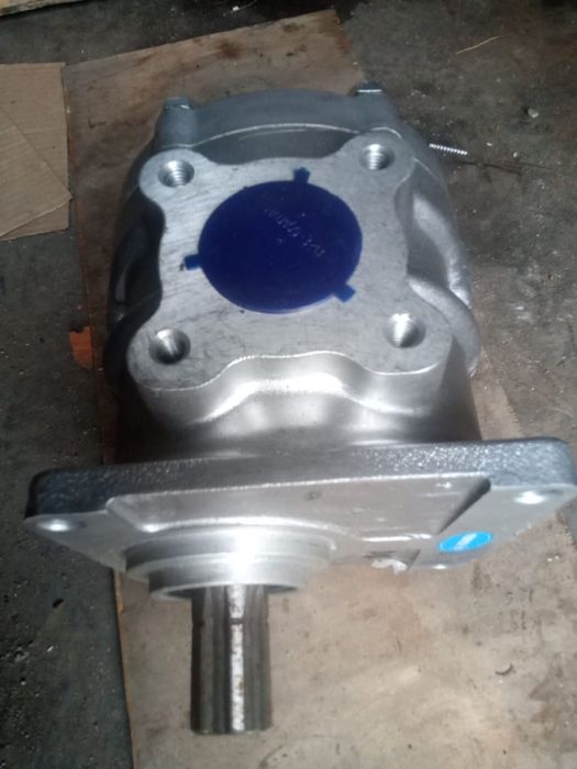 Продам насос НШ 100 правый новый