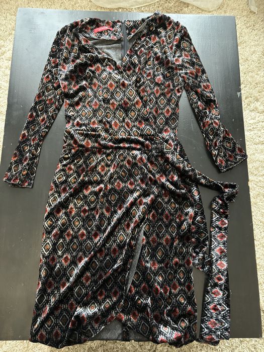 Rochie damă, nouă, fara eticheta, cu mici defecte.