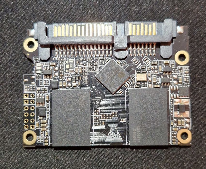 1TB SD 2.5 Sata 3 SSD !НЕ РАБОТИ!