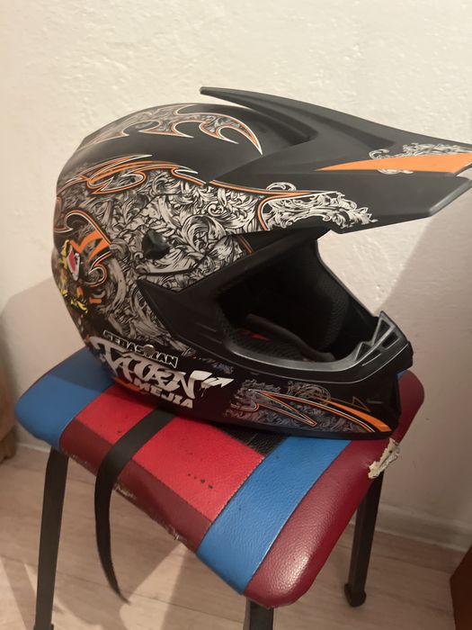 Шлем для мопеда или питбайка