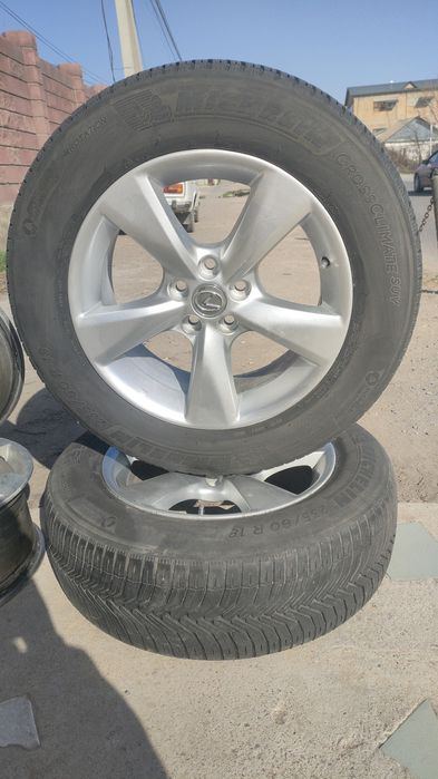 Диски в заборе шина