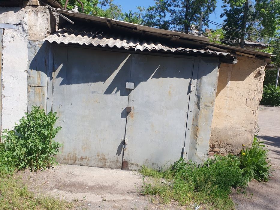 Продам ворота гаражные действующие