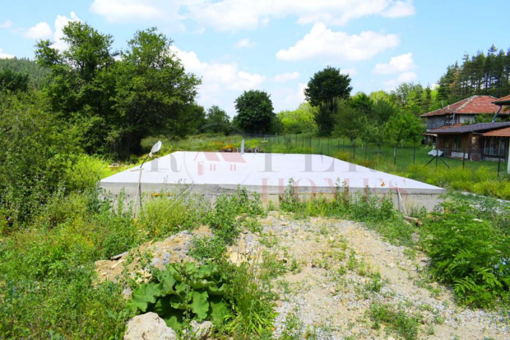 Продава се Парцел в с. Бадевци, Област Велико Търново - 1600 кв.м за 44 €/кв.м - Снимка #1