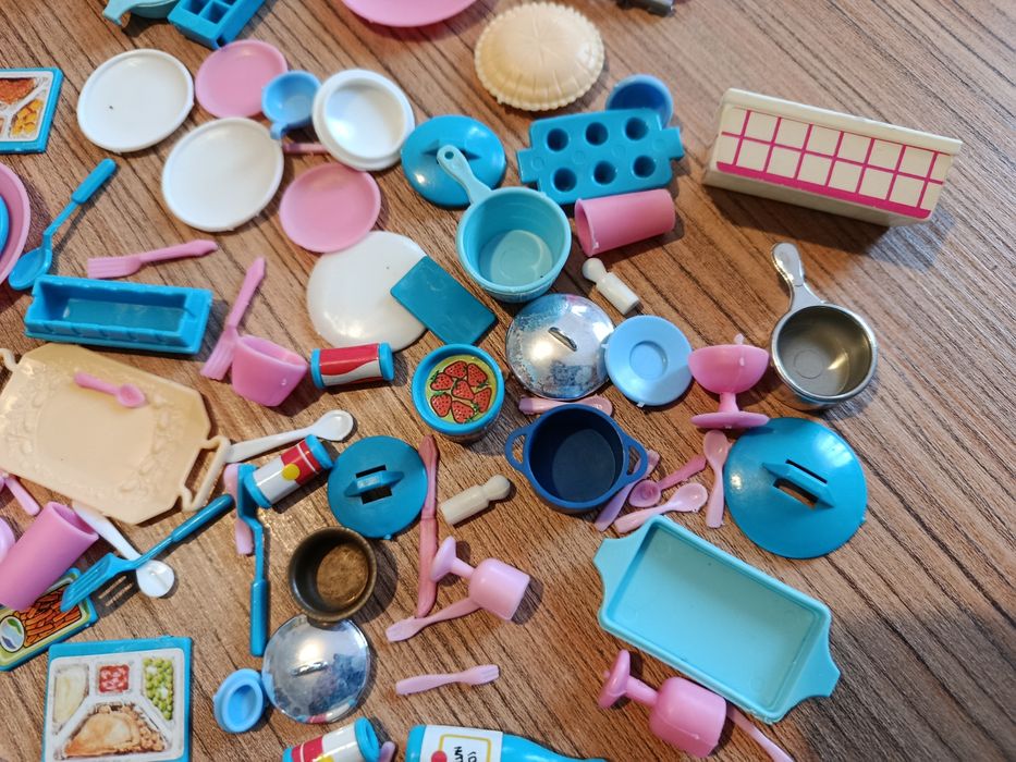 Lot super accesorii pentru bucătărie păpuși pahare oale cratițe Tavi