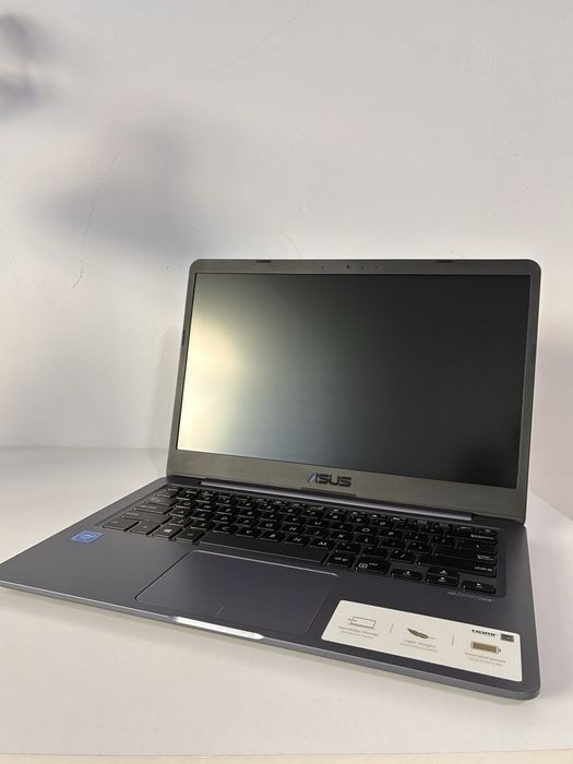 Laptop ASUS E406N