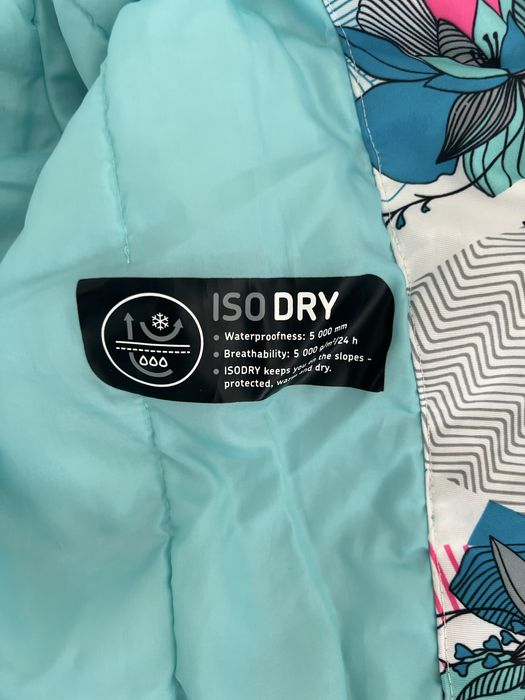 Продам куртку на девочку рост 140-146