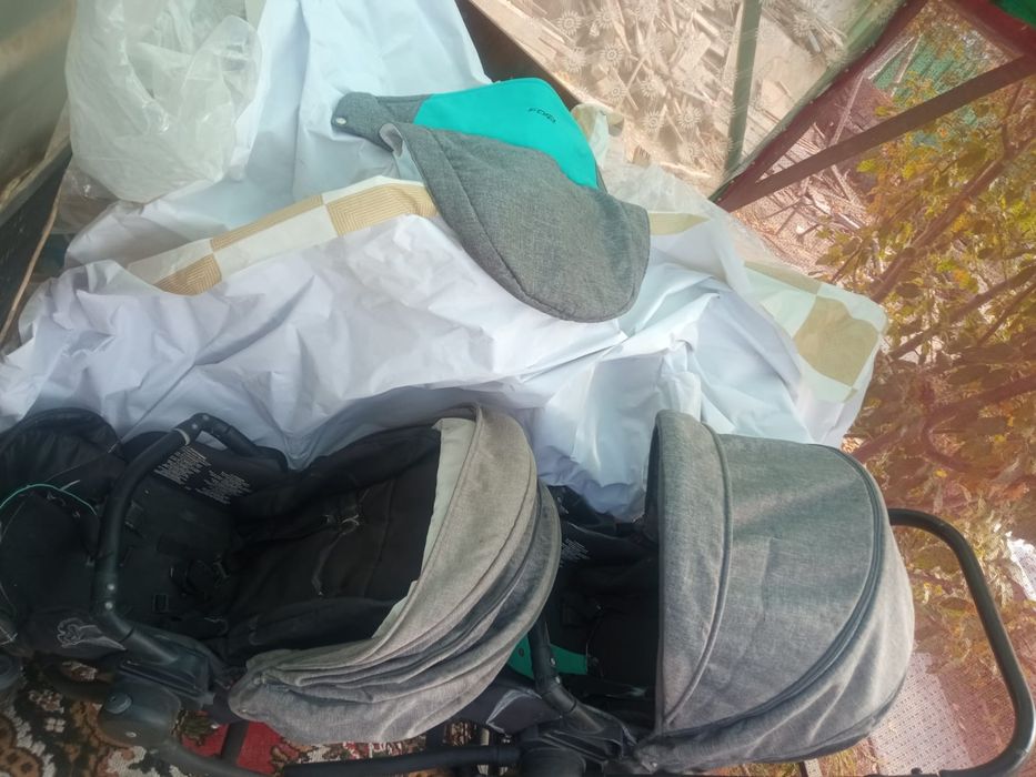 Коляска для двойняшек