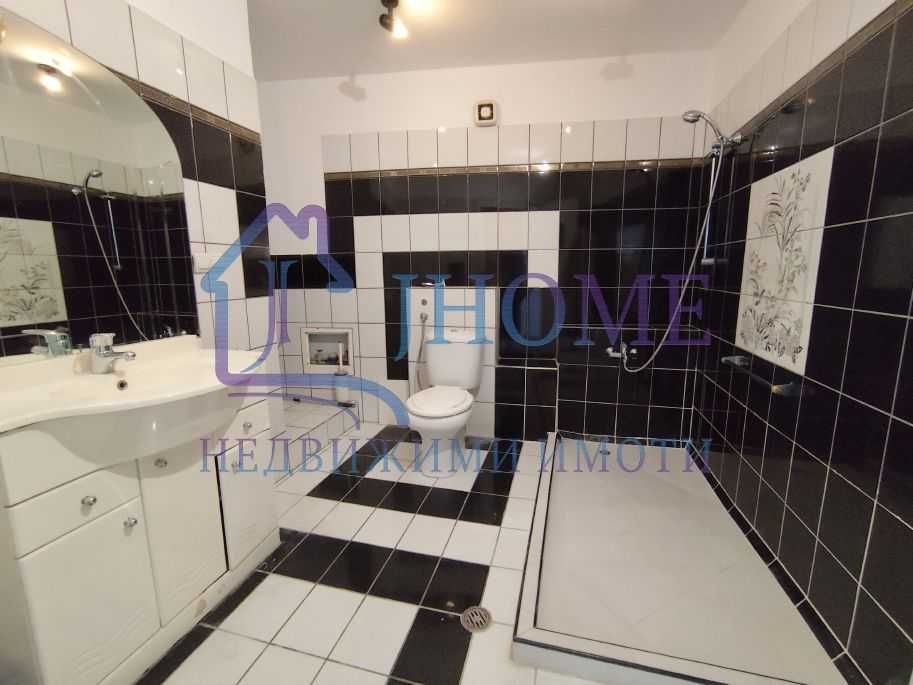 Уникален многостаен апартамент с ГАРАЖ, ул. Околчица