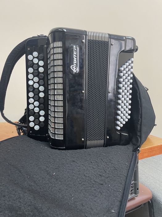 Продам баян Юпитер 1Д