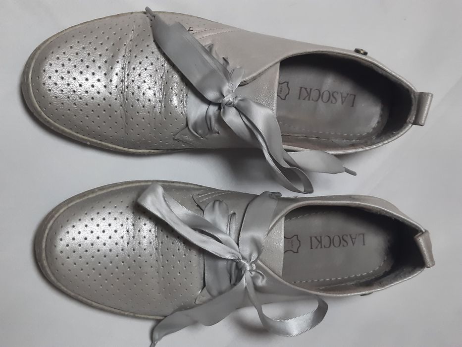 Incaltaminte din piele naturala