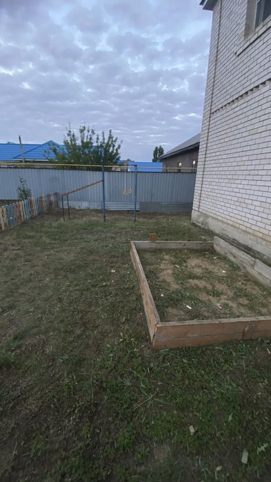 Покос травы спил мелких  деревьев