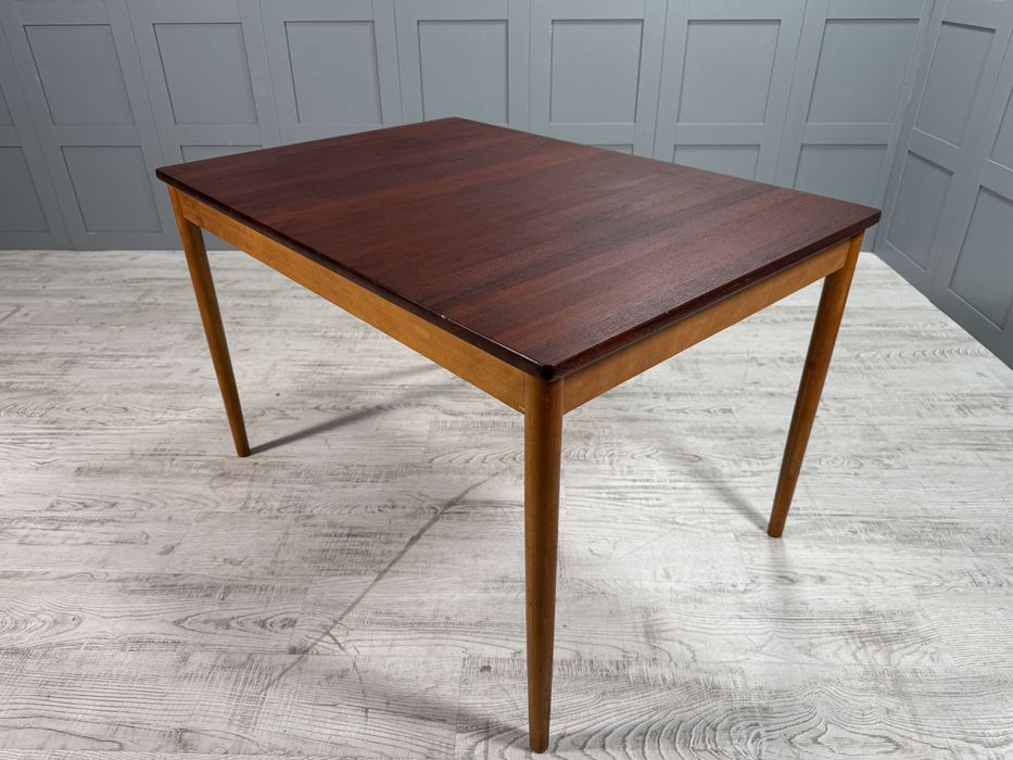 Разтегателна трапезна маса от 60-те К063