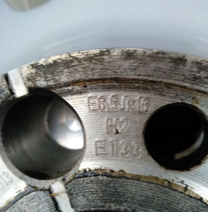 16/5/112-АУДИ-А 1,Q 3 перфектни