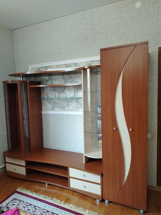 Гарнитур, и два шкафа, хорошее состояние
