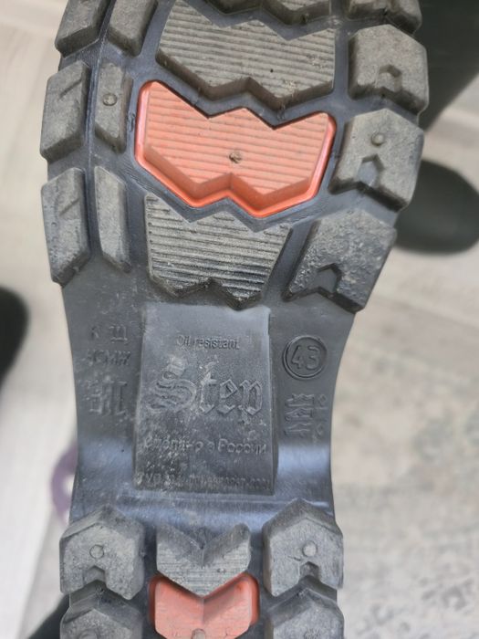 Продам спецобувь