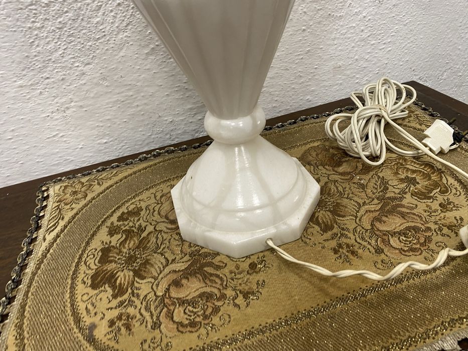 Винтидж настолна лампа от оникс Италия 1970те 43 см