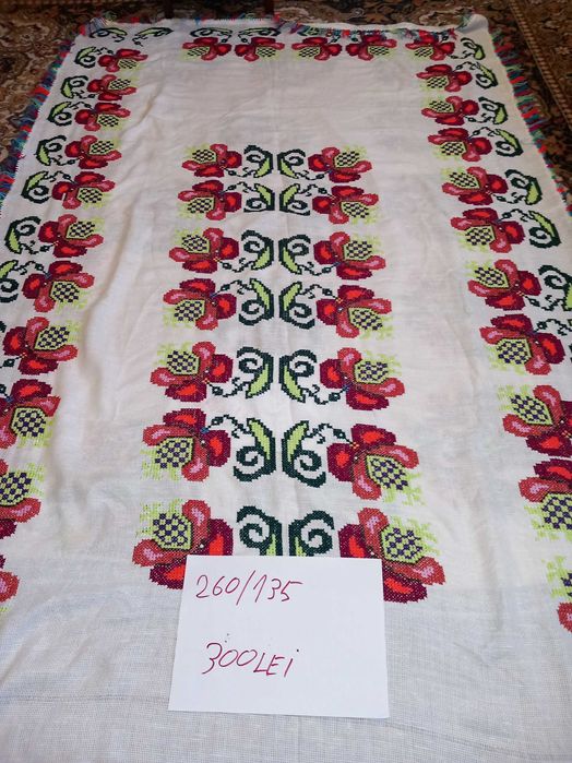 Fețe de masă masă și draperi cusute