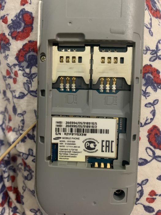 Продам кнопочный Samsung GT-E1202i