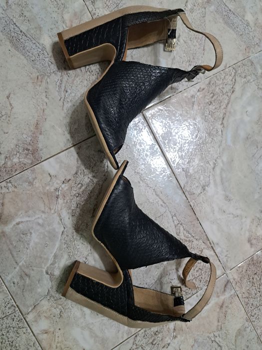 Обувки на дебел ток