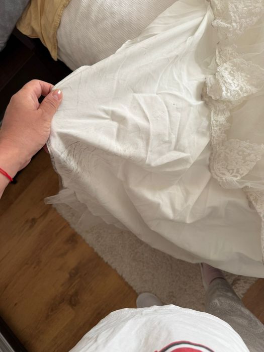 Rochie de mireasa La Novia, cu trena, colectie Milano, stil printesa, dantela, tul si satin