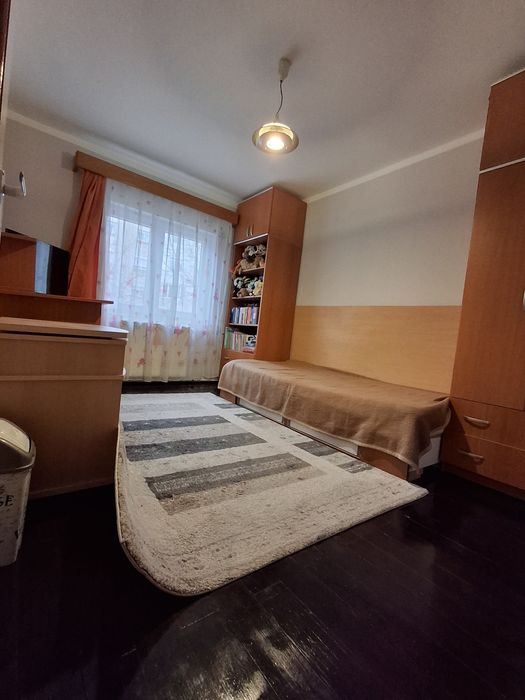 Vând apartament cu 4 cameră