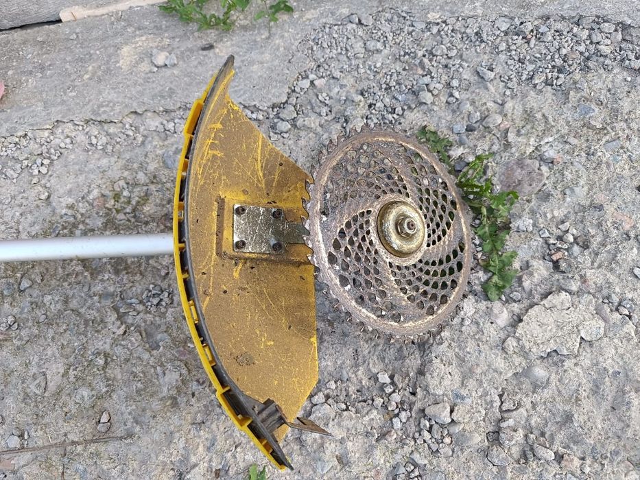 Косилка в бензине