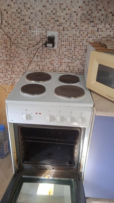 Продам электрическую плиту б/у