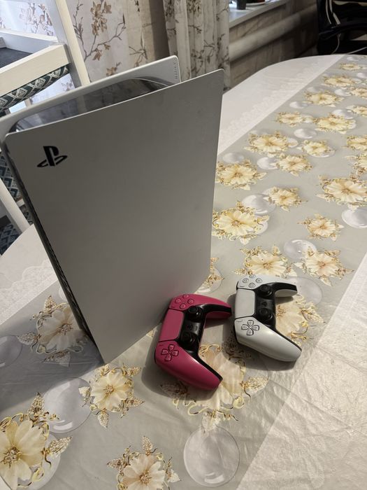 PlayStation 5 , 240.000