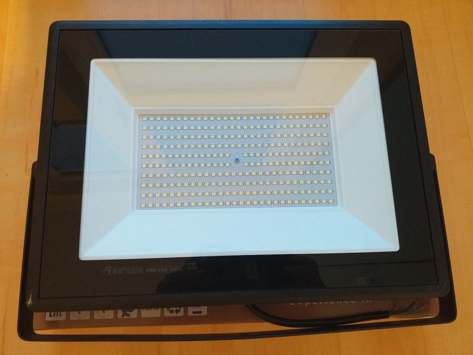 Proiector led 200 W cu 280 leduri smd varianta slim