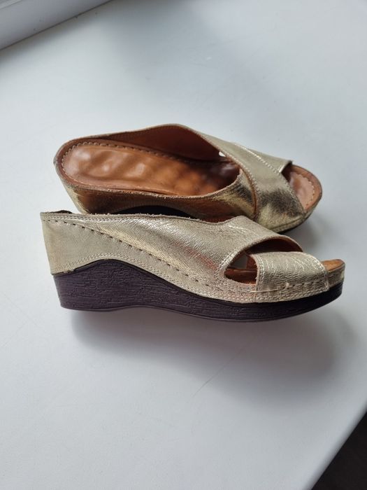 Продам кожаные шлепки