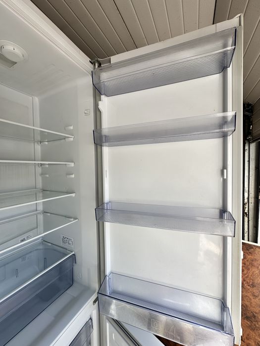Холодильник Beko RCSK379M21W