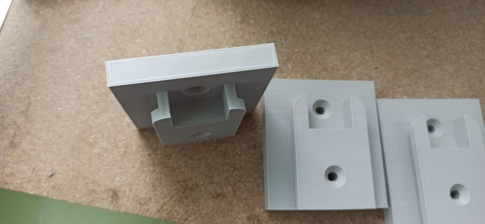 Държач за батерия/машина за  Milwaukee, Makita и други машини