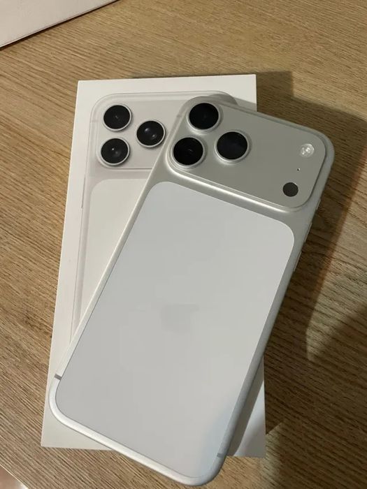 Vand Sau Schimb IPhone 17 PRO Max Silver 256Gb Neverlocked