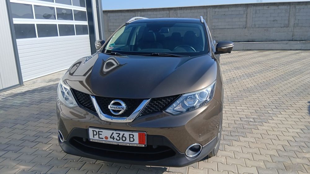 Vind nissan 2014. Cu 160.000km .