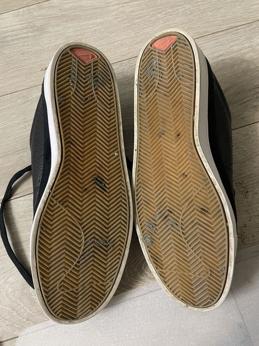 Nike low black sneakers