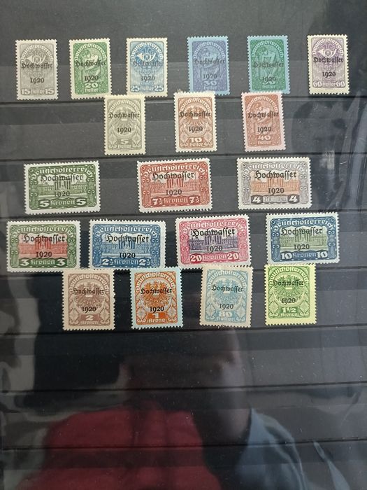 Clasor de 32 pegini, 16 file cu timbre