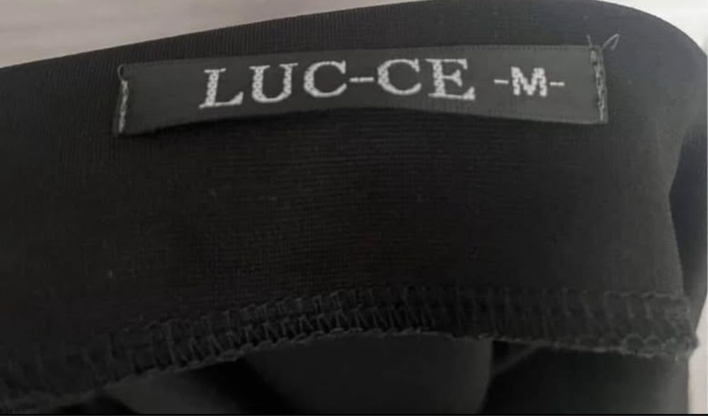 Rochie elegantă neagră cu pene, mărimea M