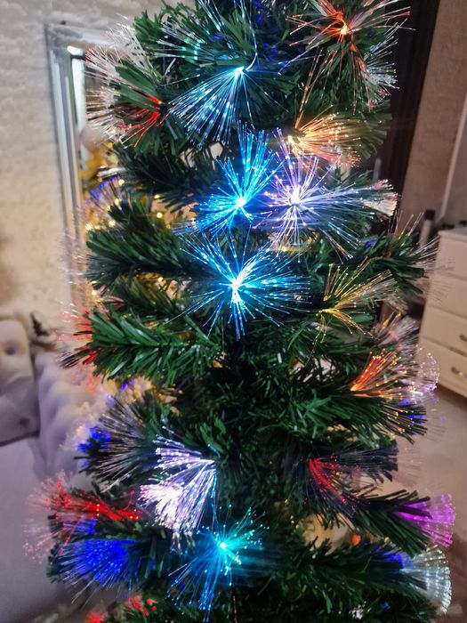 Brad artificial superb cu inserții lumini
