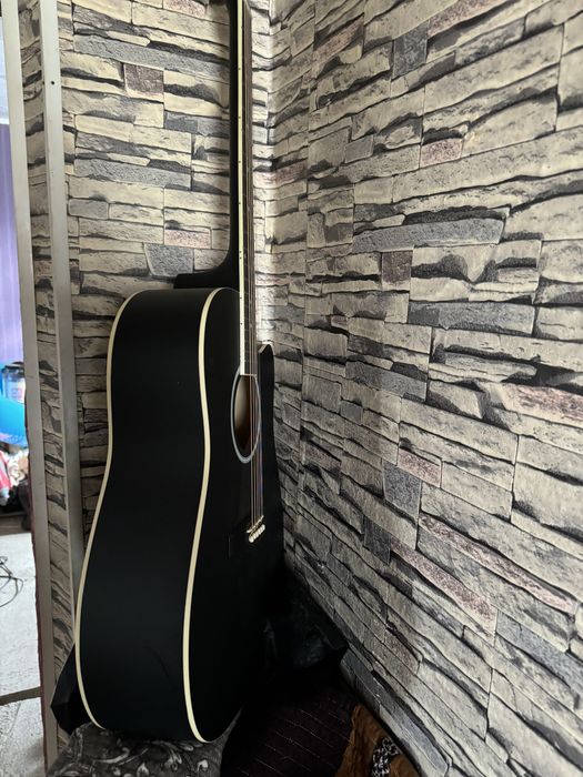 Акустическая гитара