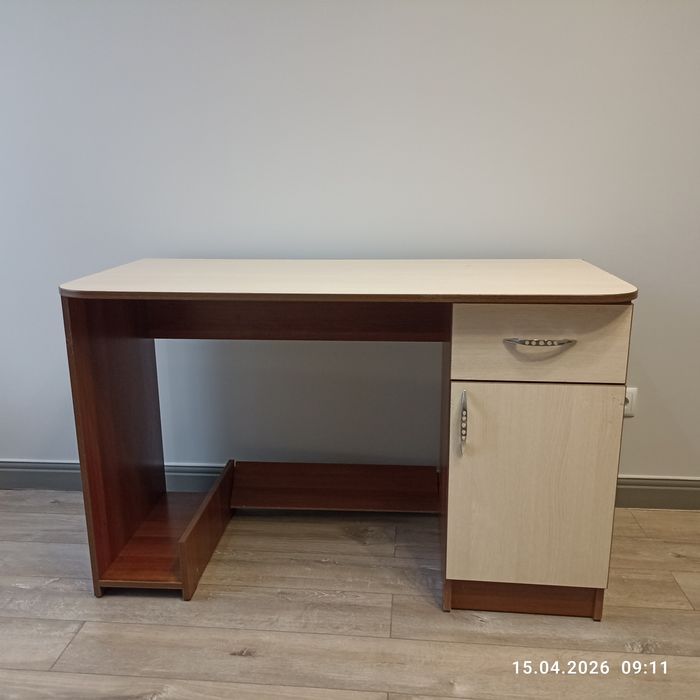 Продам стол письменный для школьника