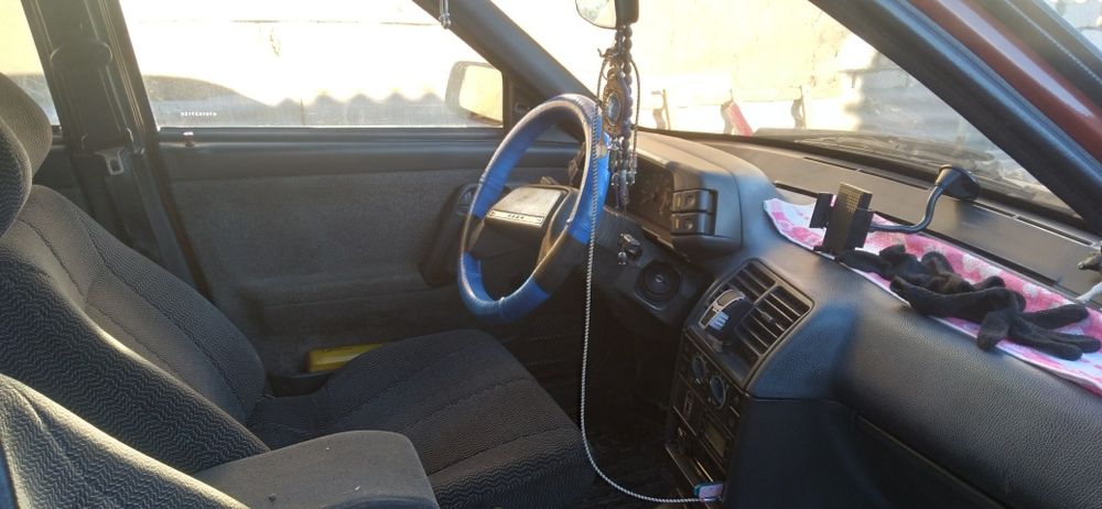 Коричневый Седан