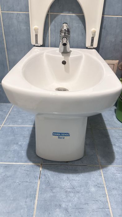 Беде умывальник унитаз