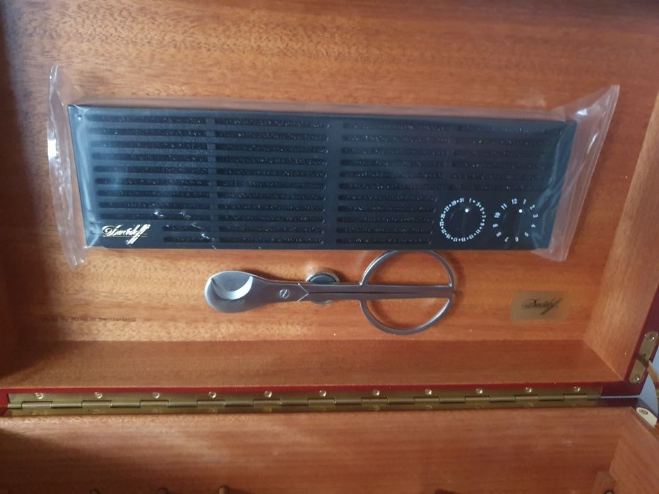 Humidor Davidoff no.4 Red Mahogany