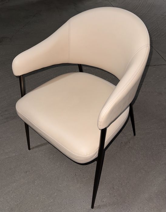 Продам комплект кухонных стульев