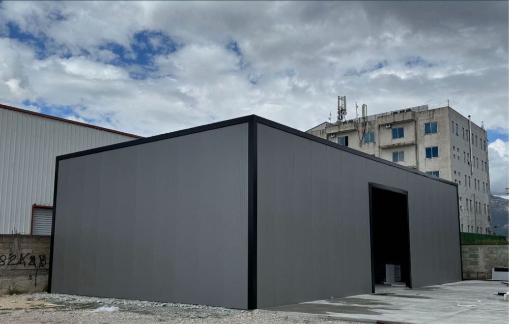 Vand hala 15x8 schimb cu auto