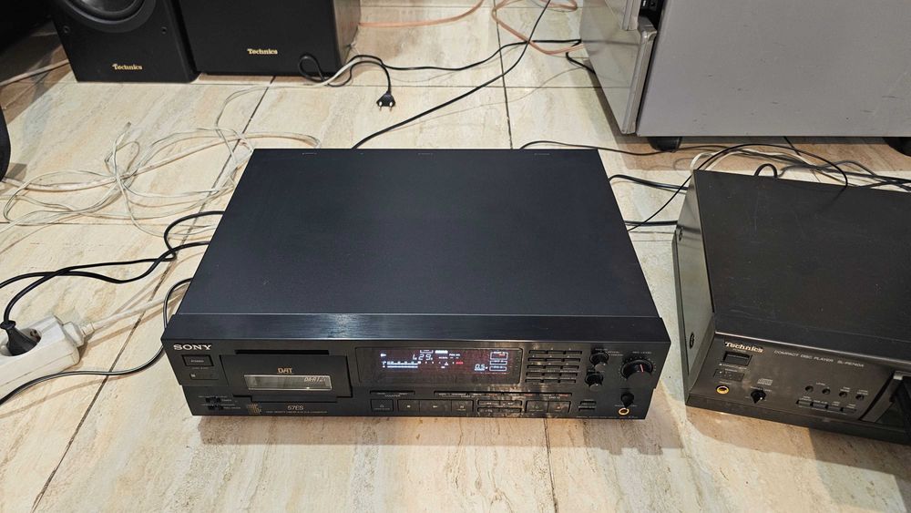 DAT Sony DTC-57ES negru, functional, stare foarte buna, cu test video!