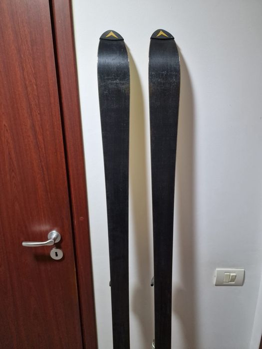 Skiuri Dynastar serie outled 7, T 186, made in France, puțin folosite