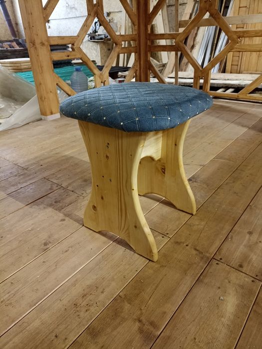 Табуретки из сосны