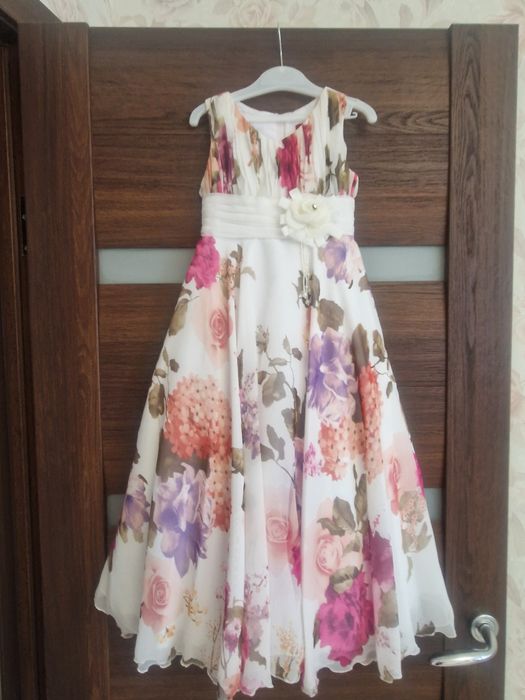 Продаю праздничное платье для девочки